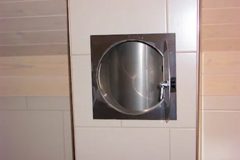Wäscheabwürfe in Chromstahl oder PVC